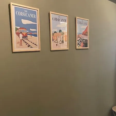 Studette Intimiste אז'אקסיו