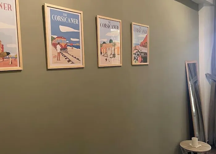 Studette Intimiste אז'אקסיו